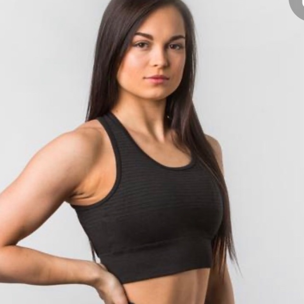 Black Alphalete Vault Bra